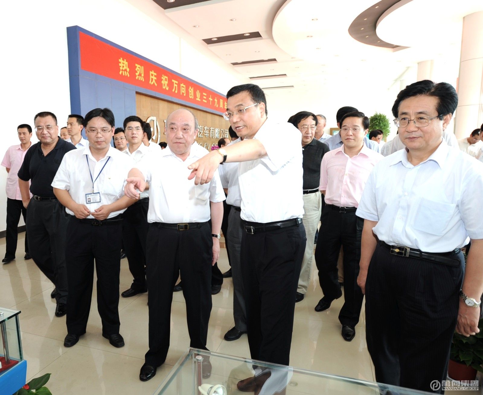 2008年7月7日，国务院副总理李克强视察万向电动汽车。.JPG